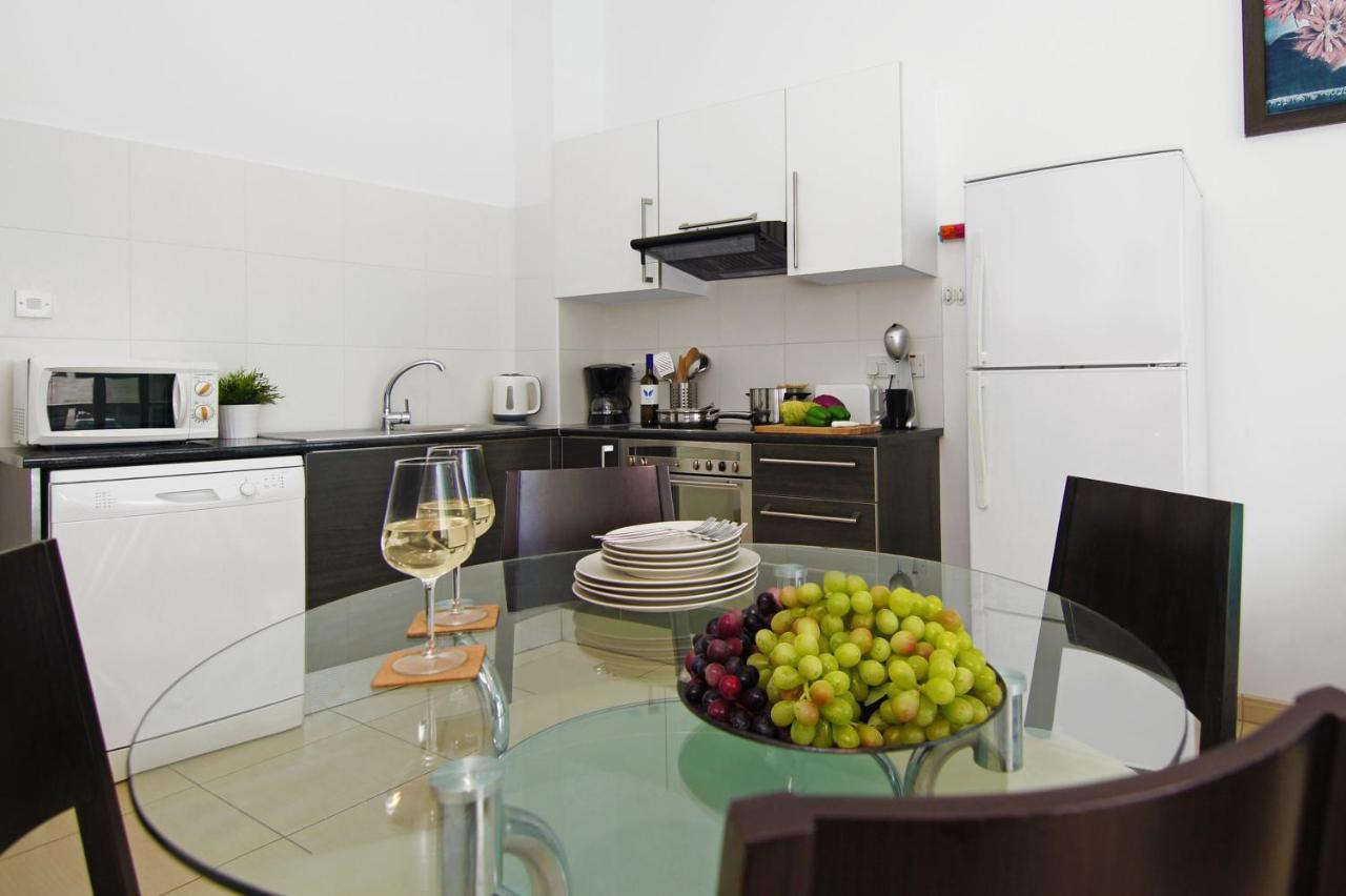 Diana - Coralli Beachfront Apartment Protaras Exterior photo